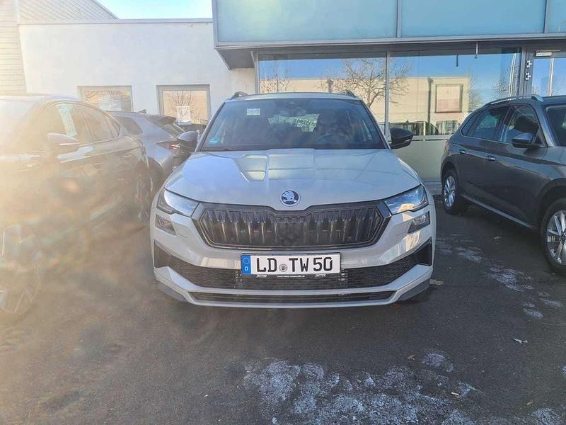Neu Skoda Karoq Lounge 150 PS (110 kW) 2025 Grau SUV