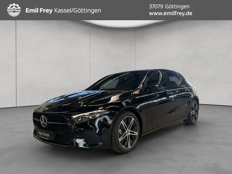 Schwarz kosmosschwarz metallic metallic Gebraucht 2024 Mercedes A180 Advanced Plus Limousine | 29.600 € (Guter Preis) - Bild 1/4