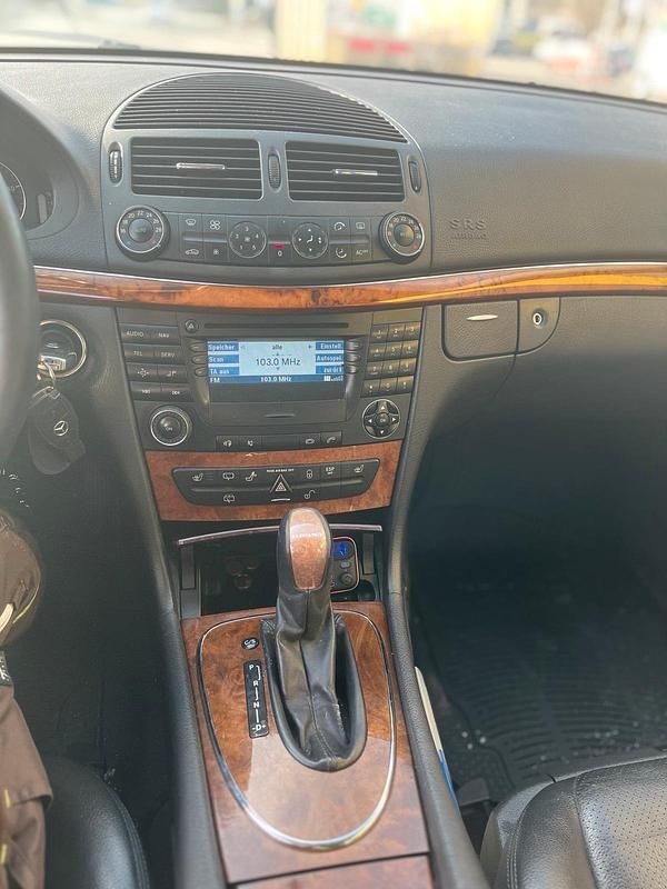 Gebraucht Mercedes E220 150 PS (110 kW) 2004 Kombi