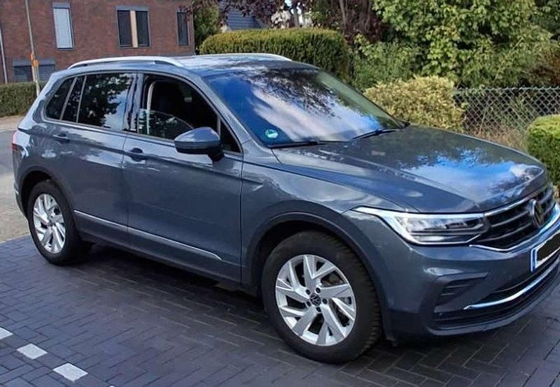 Grau Gebraucht 2022 VW Tiguan Life SUV | 27.500 € (Guter Preis) - Bild 1/3