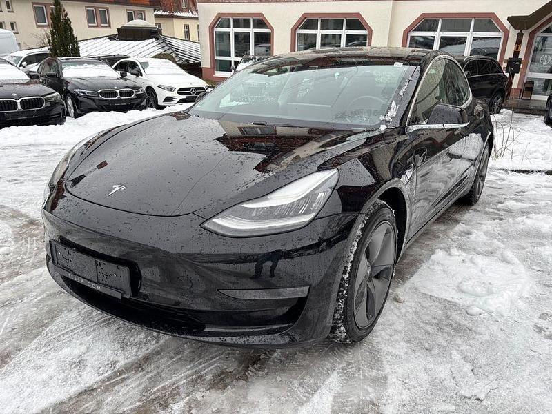 Schwarz Gebraucht 2019 Tesla Model 3 Standard Range Limousine | 19.950 € (Etwas zu teuer) - Bild 1/4