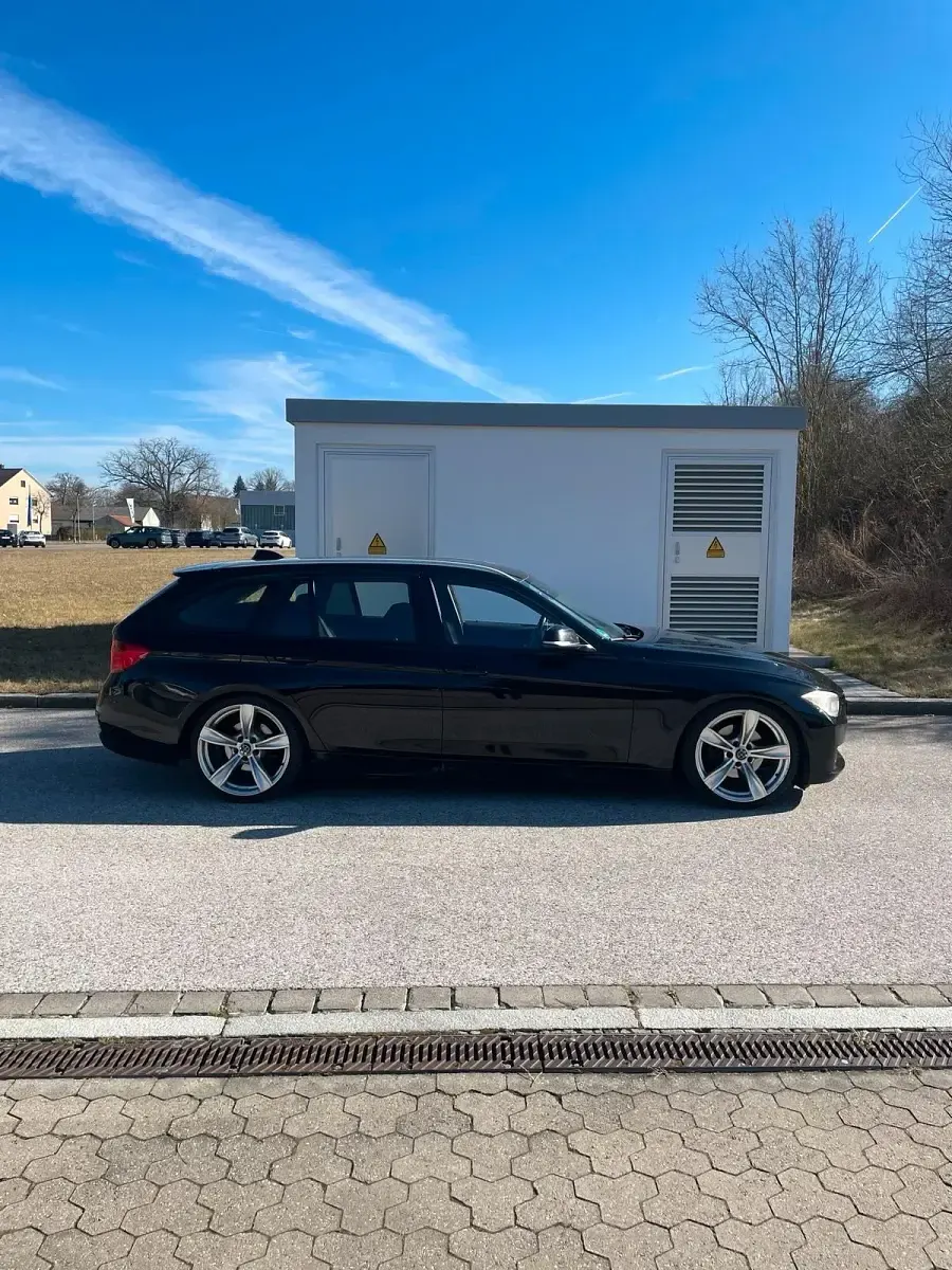 Gebraucht BMW 320 183 PS (134 kW) 2013 Schwarz Kombi