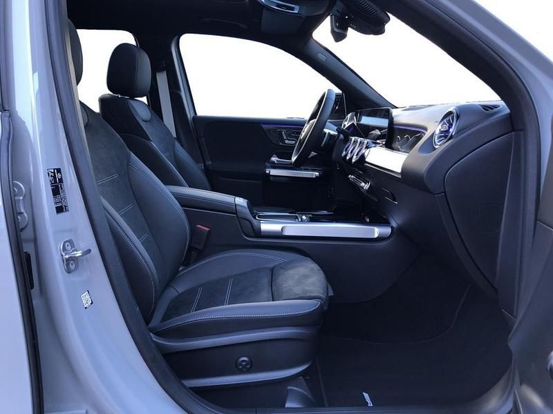 Gebraucht Mercedes GLB220 190 PS (139 kW) 2026 Manufaktur lack manufaktur alpingrau uni SUV