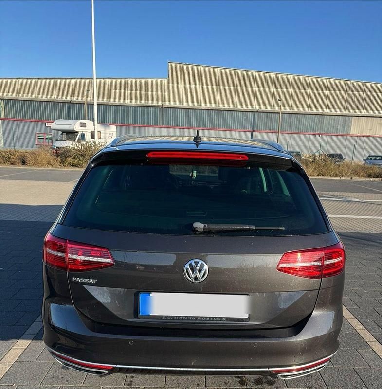Gebraucht VW Passat 190 PS (139 kW) 2018 Grau Kombi