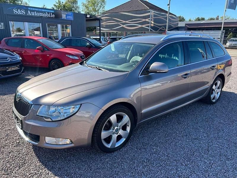 Fialova amethyst/amethyst purp Gebraucht 2010 Skoda Superb Elegance Kombi | 7.490 € (Fairer Preis) - Bild 1/4