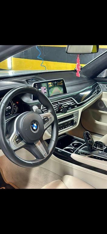 Gebraucht BMW 730 M Sport 265 PS (194 kW) 2019 Weiß Limousine
