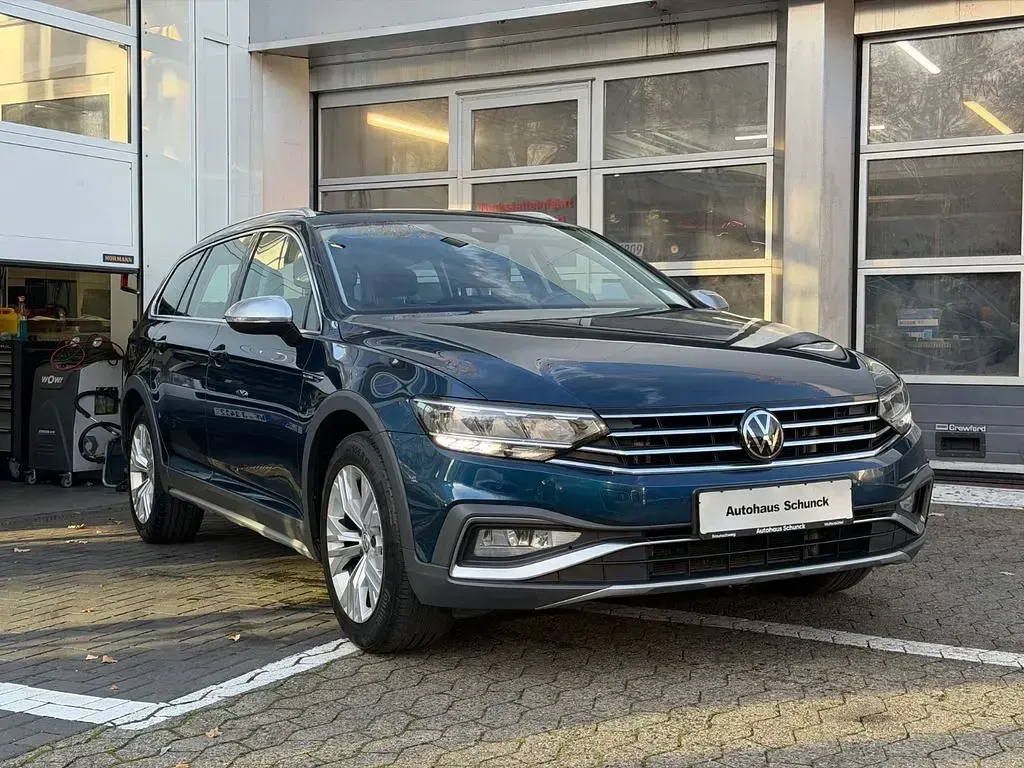Używany VW Passat Alltrack 200 KM (147 kW) 2023 Niebieski Kombi