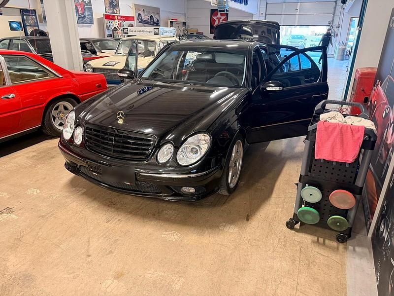 Gebraucht Mercedes E500 AMG 306 PS (225 kW) 2002 Schwarz Limousine