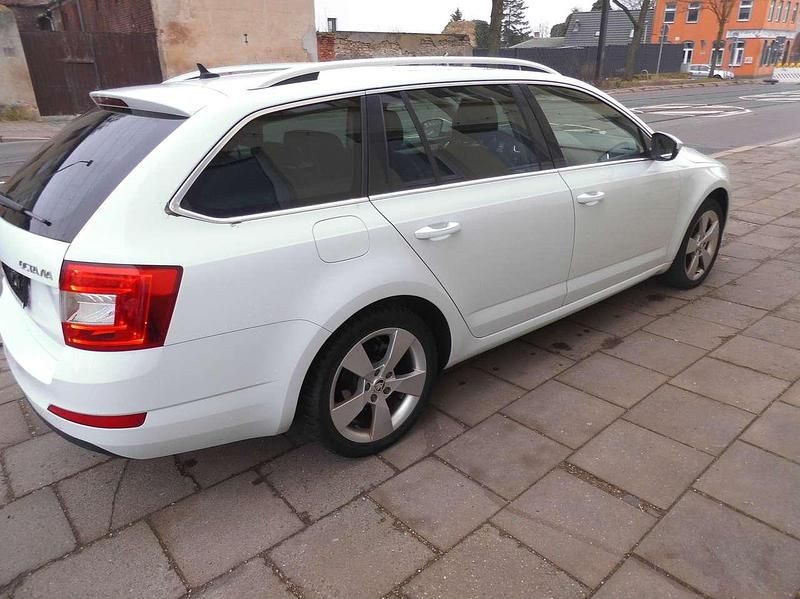 Gebraucht Skoda Octavia Style 150 PS (110 kW) 2016 Laserweiss Kombi