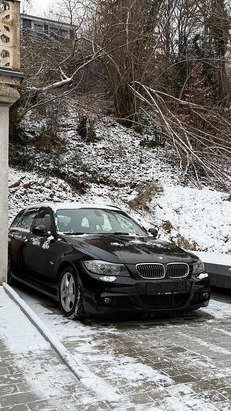 Schwarz Gebraucht 2011 BMW 320 M Sport Kombi | 5.300 € (Superpreis) - Bild 1/1