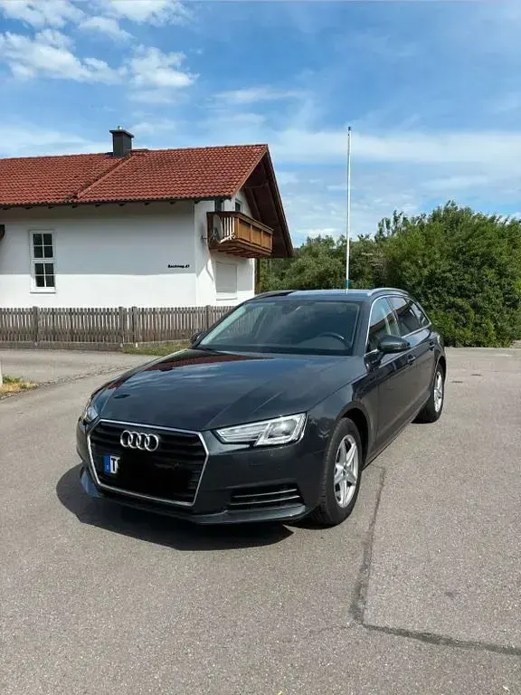 Gebraucht Audi A4 150 PS (110 kW) 2018 Grau Kombi