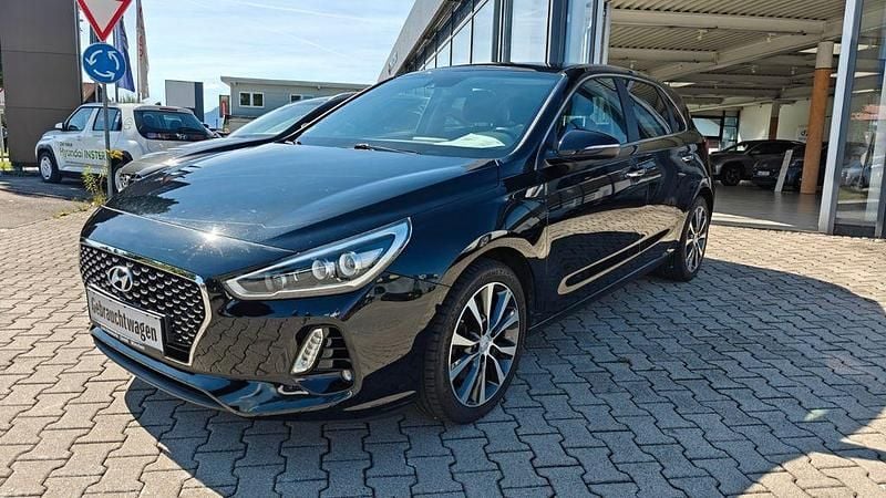 Schwarz Gebraucht 2017 Hyundai i30 Intro Edition Limousine | 13.490 € (Fairer Preis) - Bild 1/4
