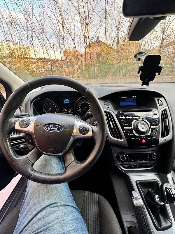 Usata Ford Focus 109 CV (80 kW) 2013 Andere farben Station wagon