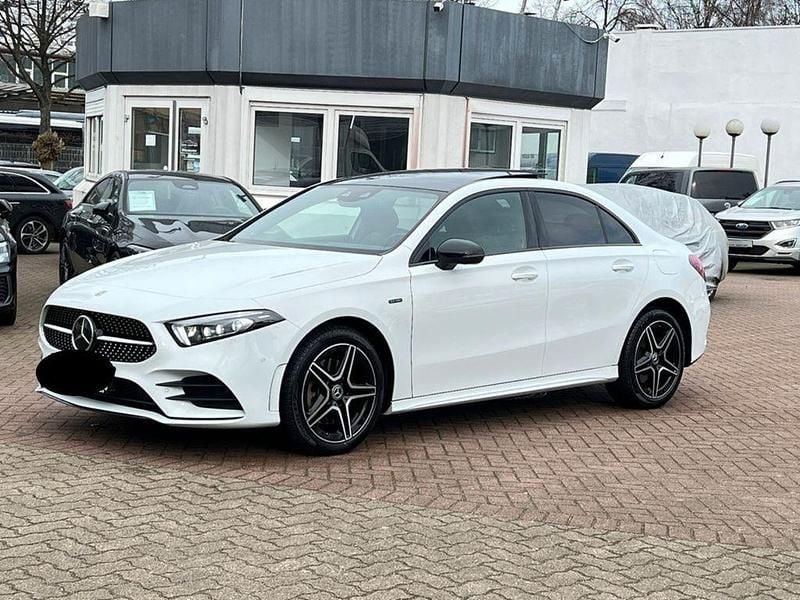 Weiß Gebraucht 2020 Mercedes A250 AMG Limousine | 19.250 € (Guter Preis) - Bild 1/4