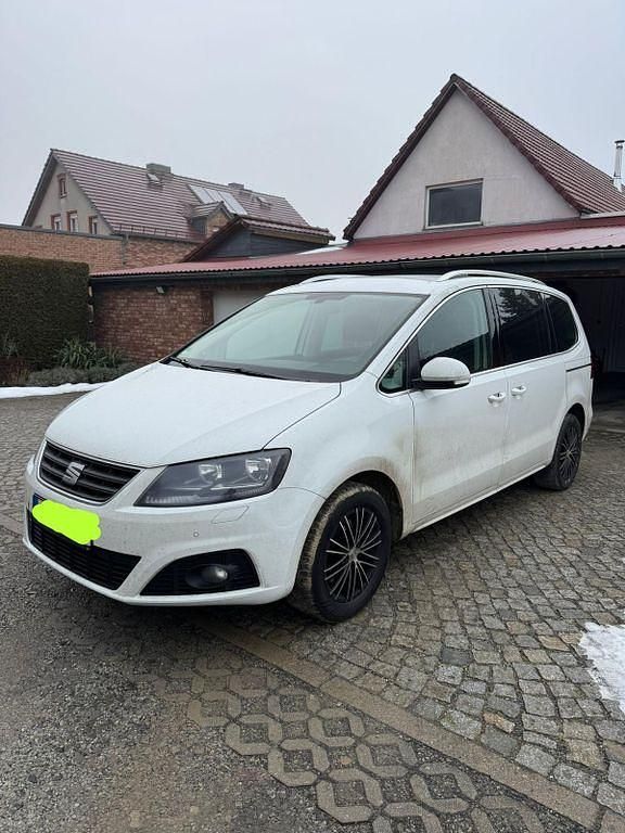 Weiß Gebraucht 2016 Seat Alhambra Style Van / Kleinbus | 12.990 € (Etwas zu teuer) - Bild 1/4