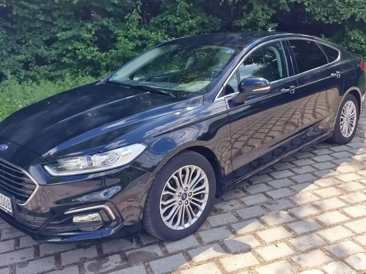 Gebraucht Ford Mondeo Titanium 150 PS (110 kW) 2021 Schwarz Limousine