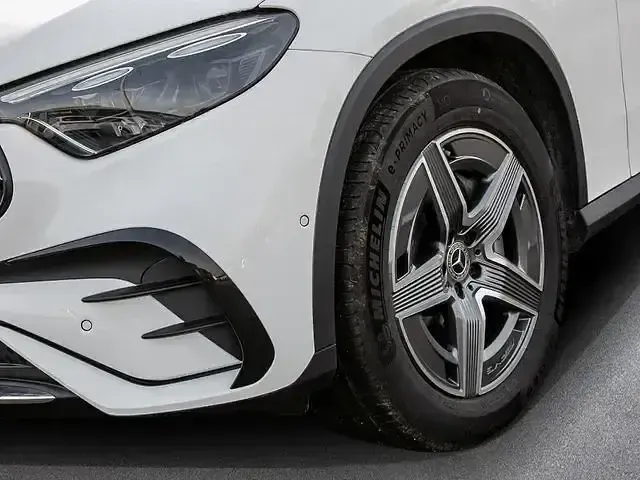 Gebraucht Mercedes GLC220 Premium 197 PS (144 kW) 2025 Polarweiss SUV