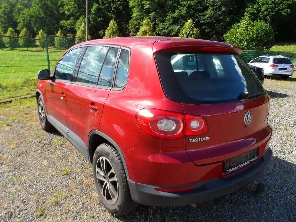 Gebraucht VW Tiguan Trendline 140 PS (102 kW) 2009 Rot SUV