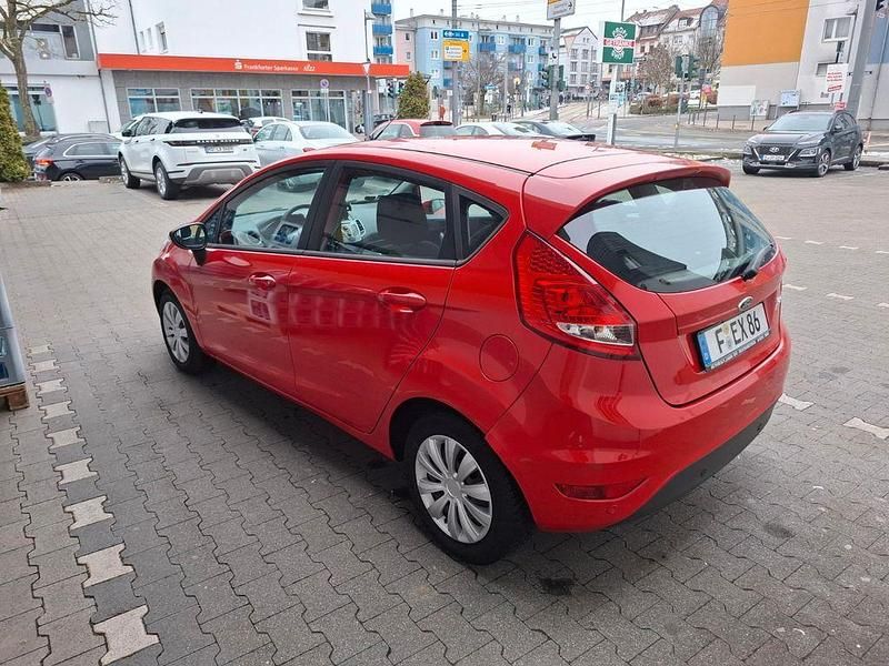 Gebraucht Ford Fiesta Trend 95 PS (69 kW) 2011 Rot Kleinwagen