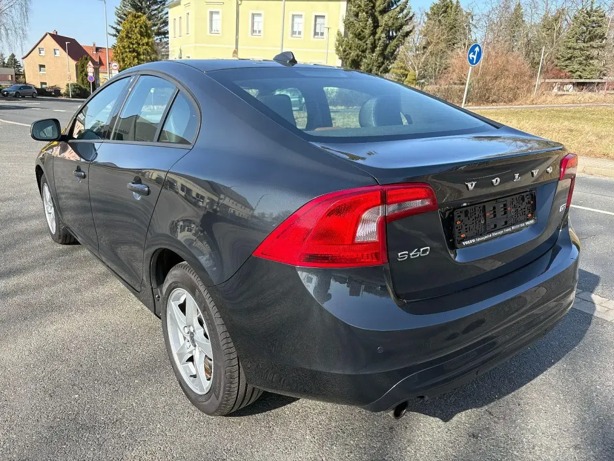 Gebraucht Volvo S60 Business Edition 150 PS (110 kW) 2017 Grau Limousine