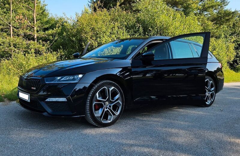 Schwarz Gebraucht 2021 Skoda Octavia RS Kombi | 21.245 € (Guter Preis) - Bild 1/4