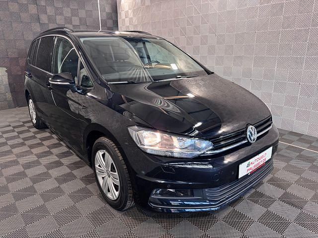 Schwarz Gebraucht 2017 VW Touran Trendline Van / Kleinbus | 16.880 € (Guter Preis) - Bild 1/4