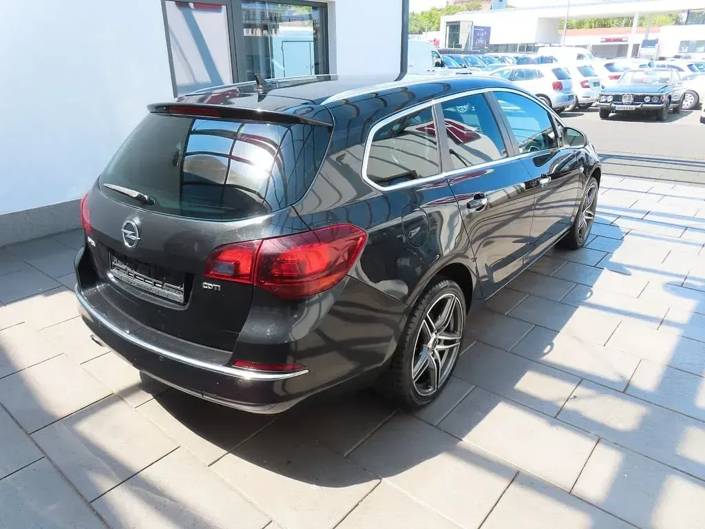 Gebraucht Opel Astra 165 PS (121 kW) 2013 Schwarz Kombi