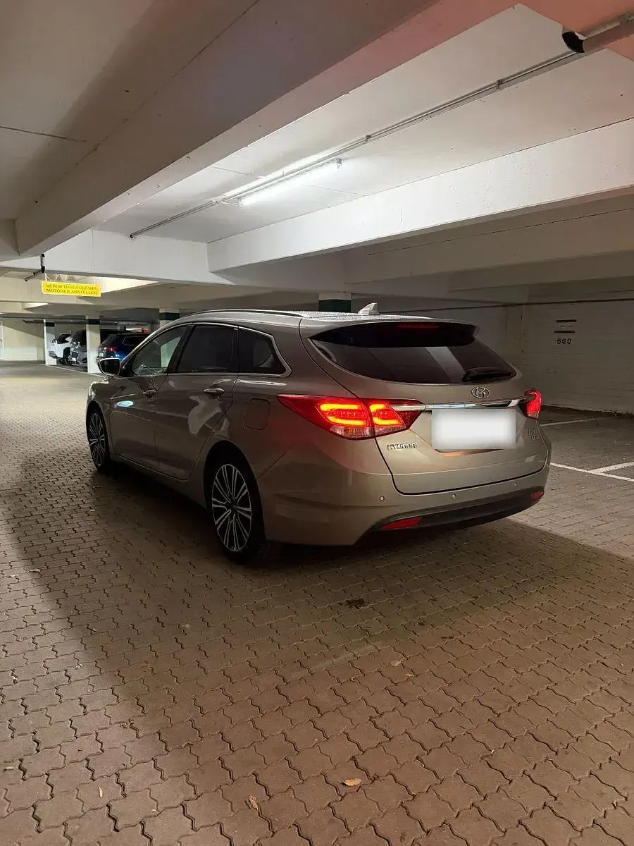 Gebraucht Hyundai i40 Premium 141 PS (103 kW) 2017 Beige Kombi