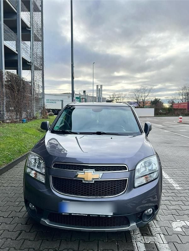 Grau Gebraucht 2013 Chevrolet Orlando LTZ Van / Kleinbus | 10.000 € - Bild 1/4