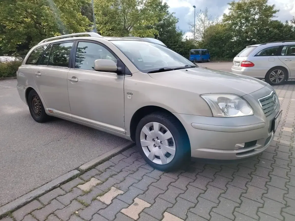 Gebraucht Toyota Avensis 116 PS (85 kW) 2005 Silber Kombi