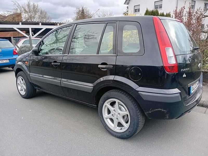 Gebraucht Ford Fusion 80 PS (58 kW) 2008 Schwarz Kleinwagen