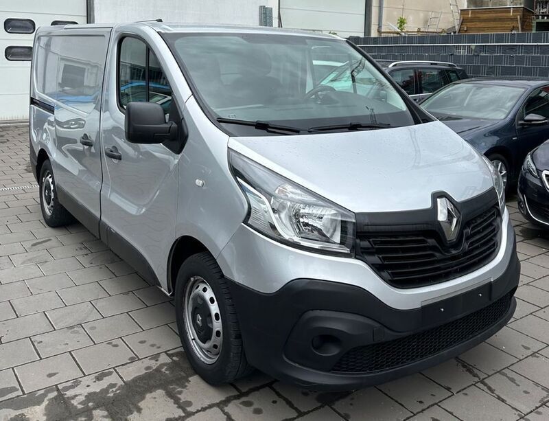 Grau Gebraucht 2015 Renault Trafic Van | 9.400 € (Superpreis) - Bild 1/4