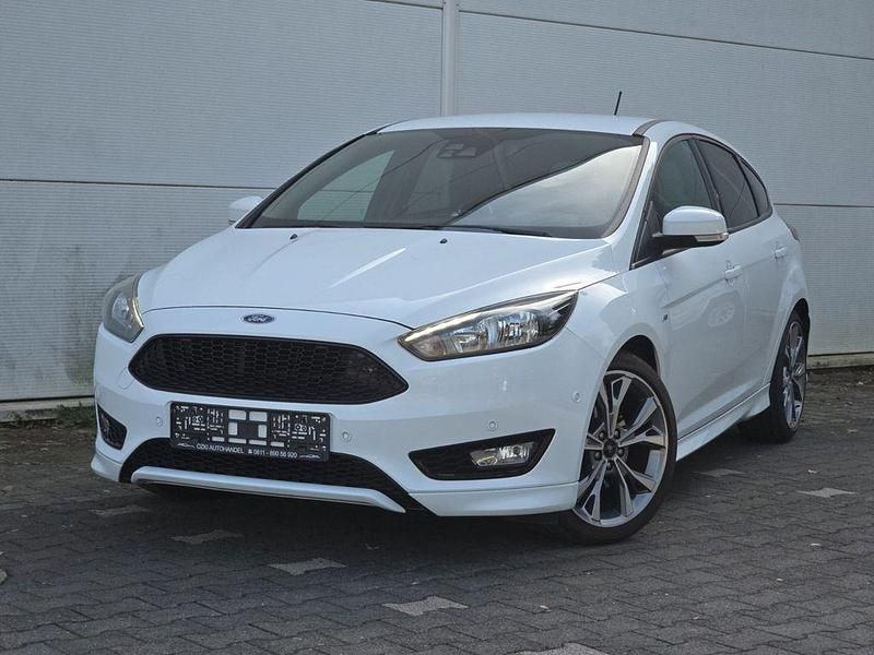 Gebraucht Ford Focus ST-Line 182 PS (133 kW) 2018 Weiß Limousine