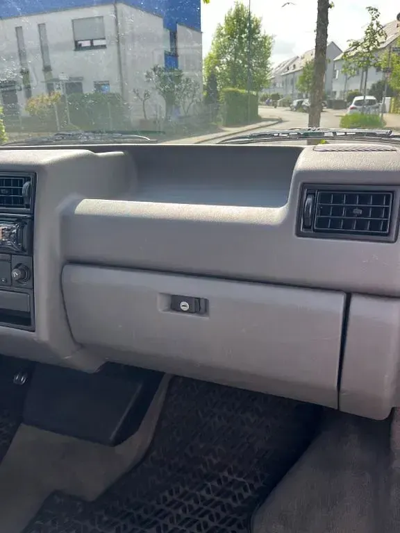 Używany VW Multivan 110 KM (80 kW) 1994 Czerwony Minivan