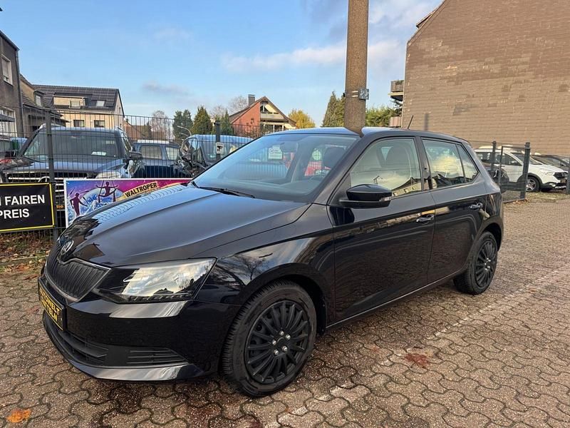 Schwarz Gebraucht 2016 Skoda Fabia Ambition Limousine | 7.790 € (Fairer Preis) - Bild 1/4