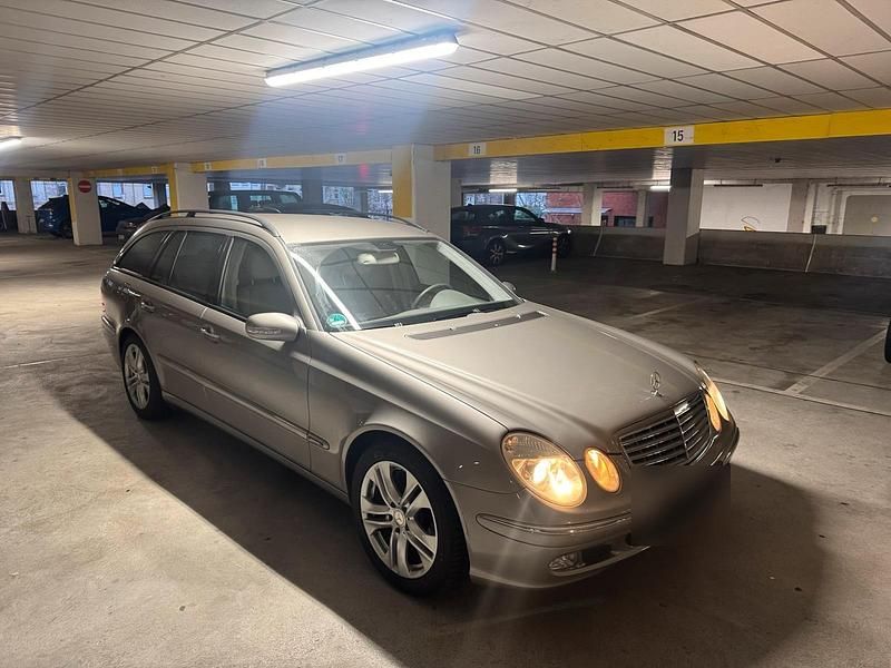 Gebraucht Mercedes E220 Elegance 180 PS (132 kW) 2004 Grau Kombi