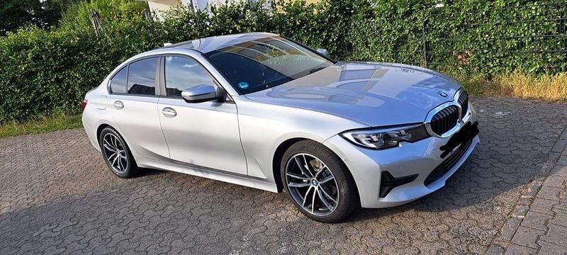 Silber Gebraucht 2019 BMW 320 Advantage Limousine | 25.100 € (Teuer) - Bild 1/4