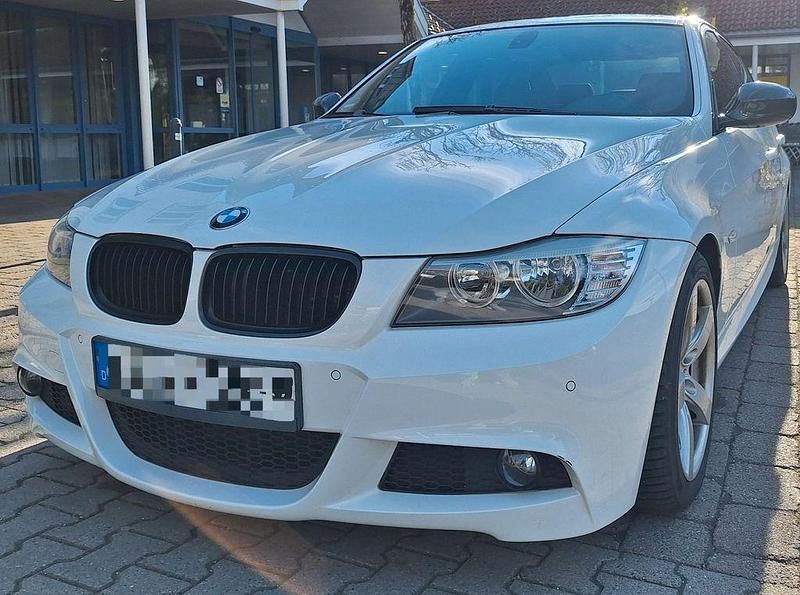 Weiß Gebraucht 2008 BMW 330 M Performance Limousine | 11.000 € (Fairer Preis) - Bild 1/4