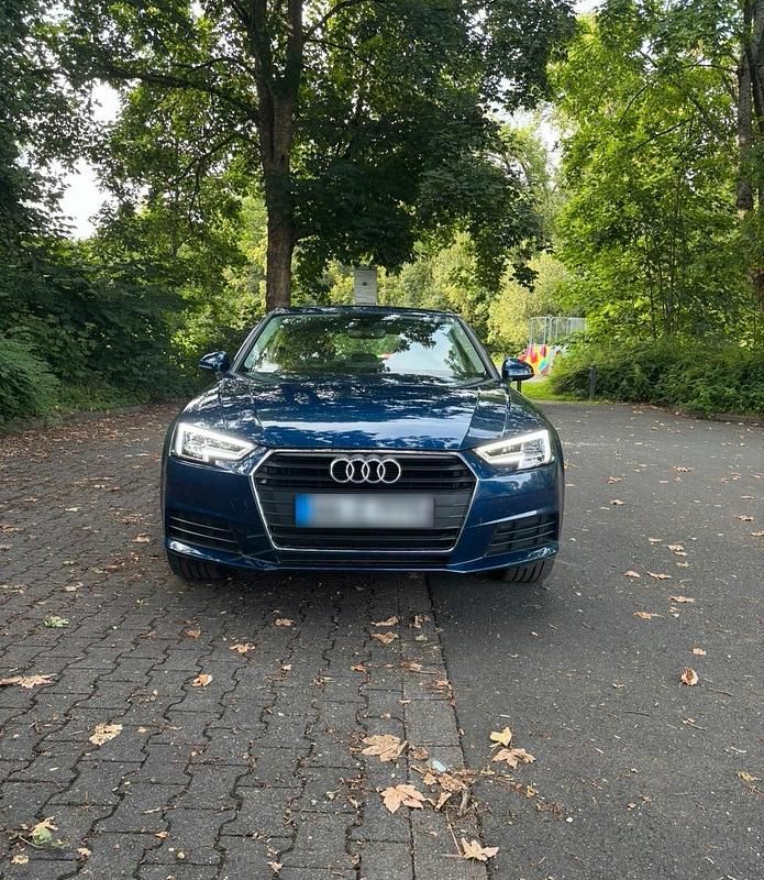 Gebraucht Audi A4 150 PS (110 kW) 2017 Blau Limousine