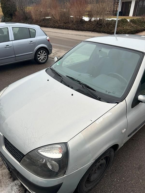 Gebraucht Renault Clio II 75 PS (55 kW) 2003 Silber Kleinwagen
