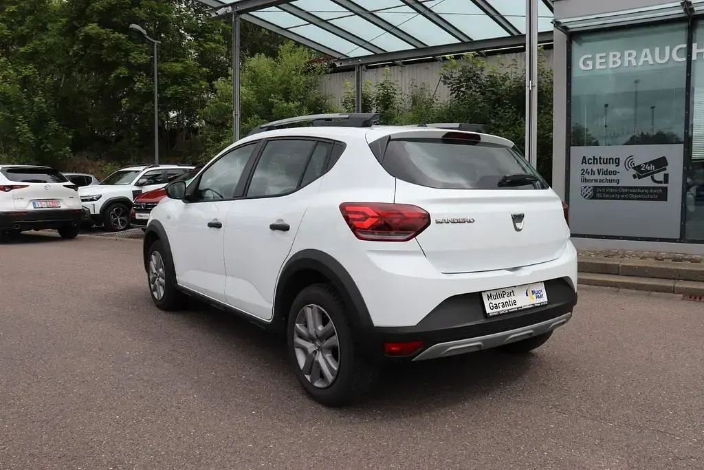 Gebraucht Dacia Sandero Essentiel 101 PS (74 kW) 2022 Weiß Limousine