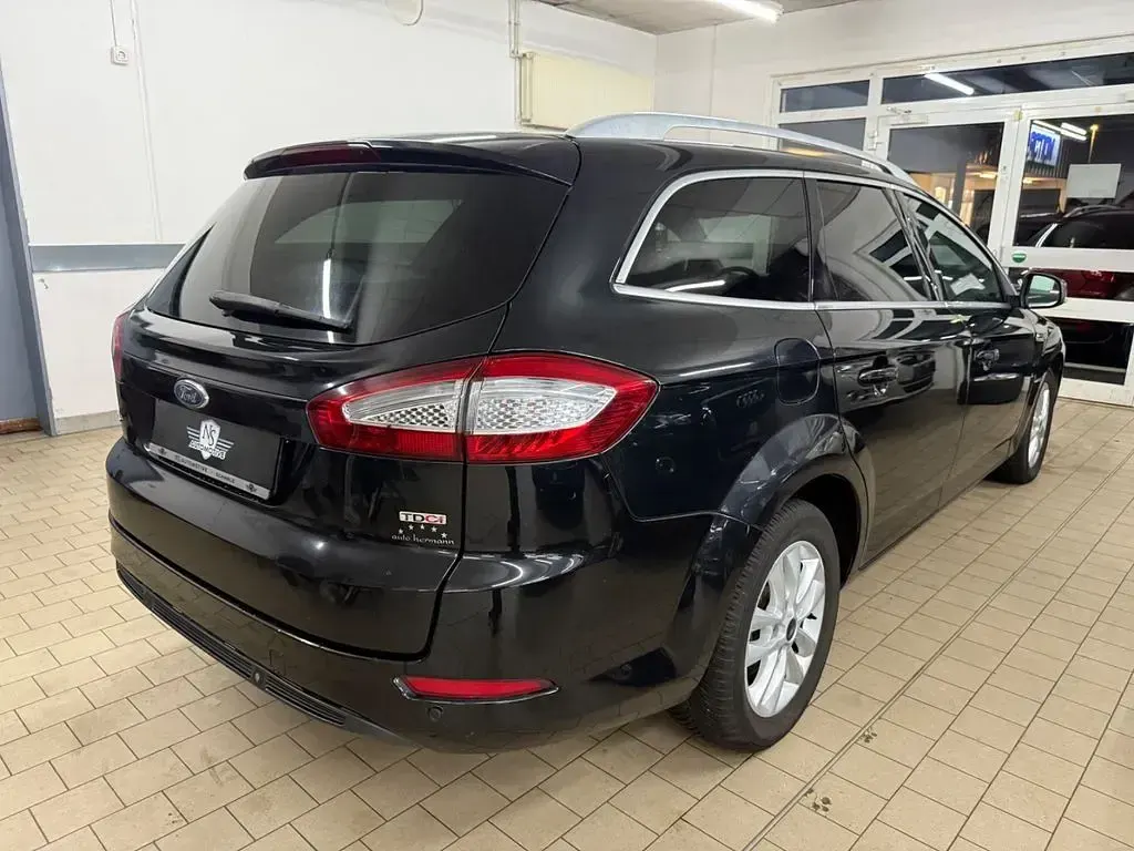 Gebraucht Ford Mondeo Titanium 140 PS (102 kW) 2010 Schwarz Limousine