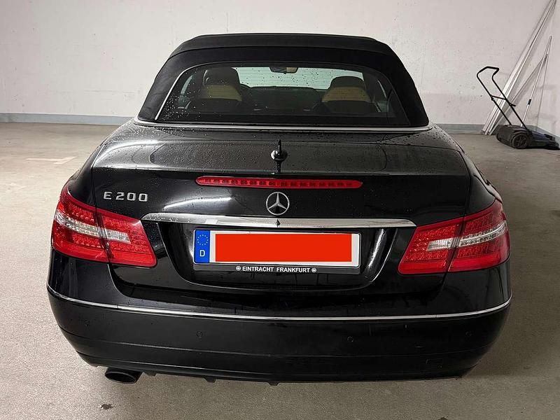 Gebraucht Mercedes E200 Elegance 184 PS (135 kW) 2012 Schwarz Cabrio