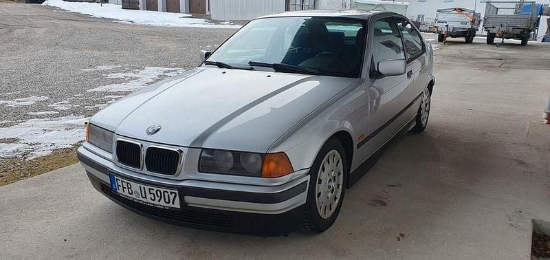 Silber Gebraucht 1998 BMW 316 Performance Limousine | 1.100 € (Superpreis) - Bild 1/4