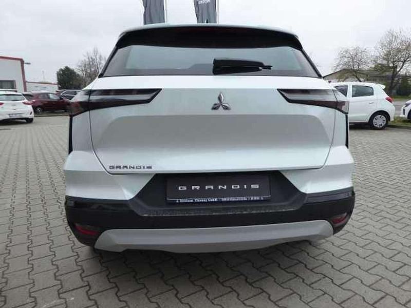 Neu Mitsubishi Grandis Diamant Edition 141 PS (103 kW) 2026 Himalayaweiß SUV