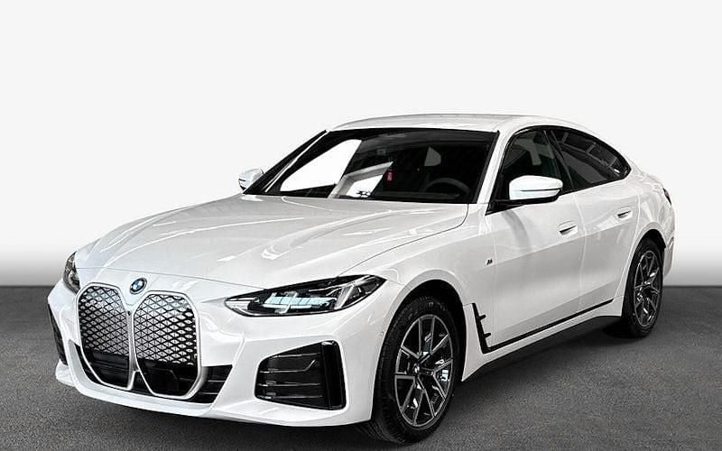 Mineralweiß metallic Neu 2025 BMW i4 Performance Limousine | 61.490 € (Fairer Preis) - Bild 1/4