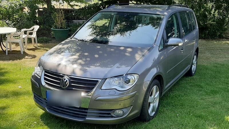 Grau Gebraucht 2008 VW Touran United Van / Kleinbus | 7.500 € (Fairer Preis) - Bild 1/4