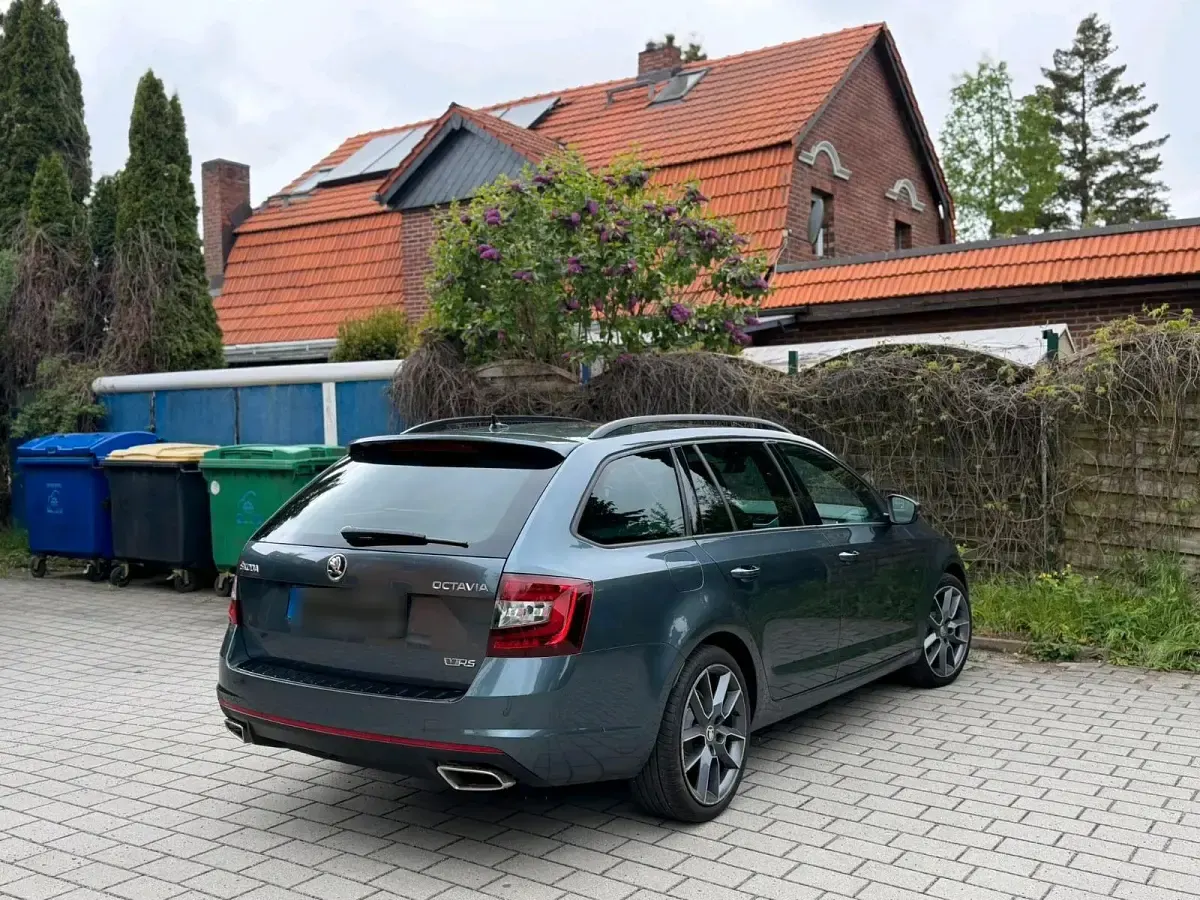 Gebraucht Skoda Octavia vRS 184 PS (135 kW) 2017 Schwarz Kombi