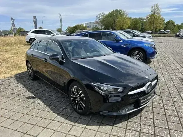 Gebraucht Mercedes CLA200 Shooting Brake Progressive 150 PS (110 kW) 2023 Schwarz Kombi