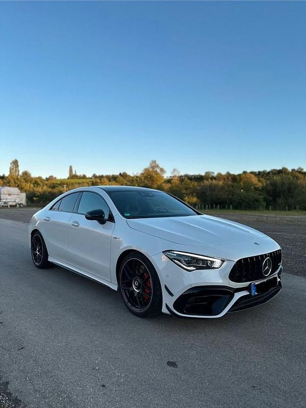 Weiß Gebraucht 2021 Mercedes CLA45 AMG AMG Coupé | 49.999 € (Guter Preis) - Bild 1/4